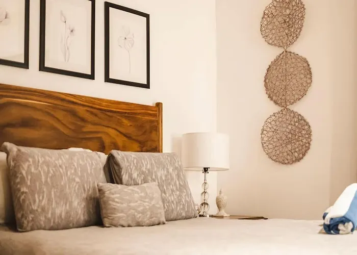 Chic 2br In Exclusive Building